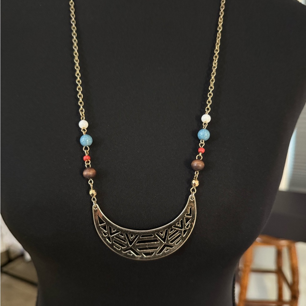 Elegant Gold Necklace with Beaded Accents